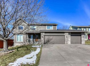 16826 L Cir, Omaha, NE 68135
