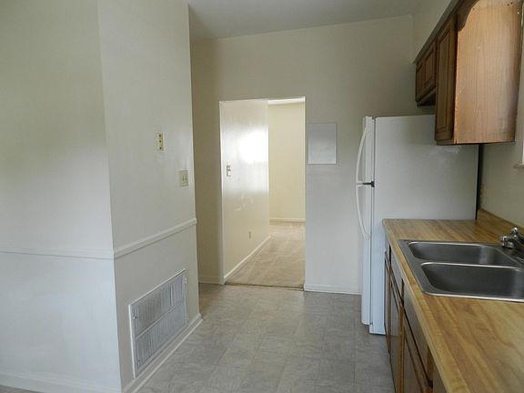 5th image of 127 Prall St #A