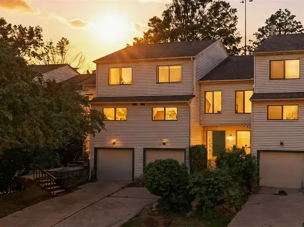 653 Westwinds Dr, Iowa City, IA 52246