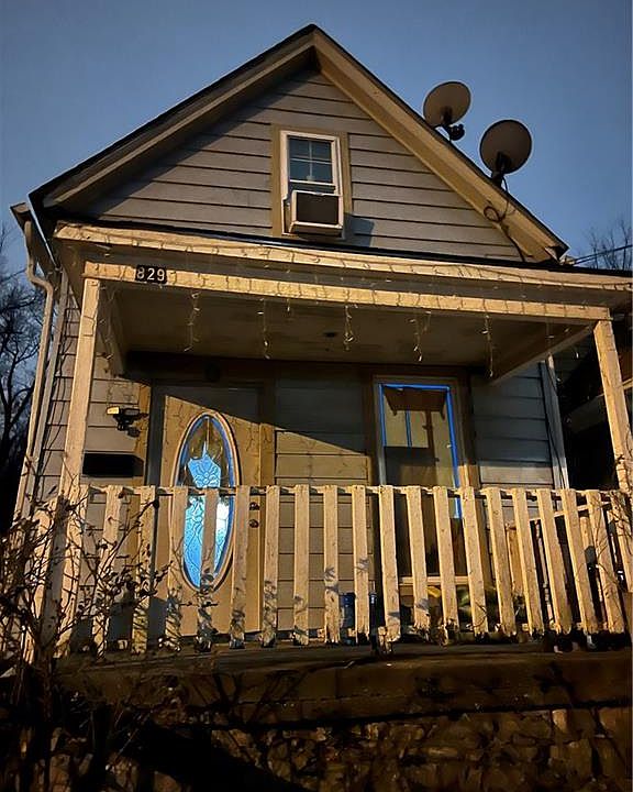 1st image of 829 Reynolds Ave