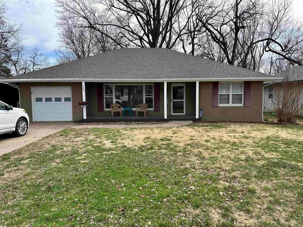 1304 Cherry St, Winfield, KS 67156