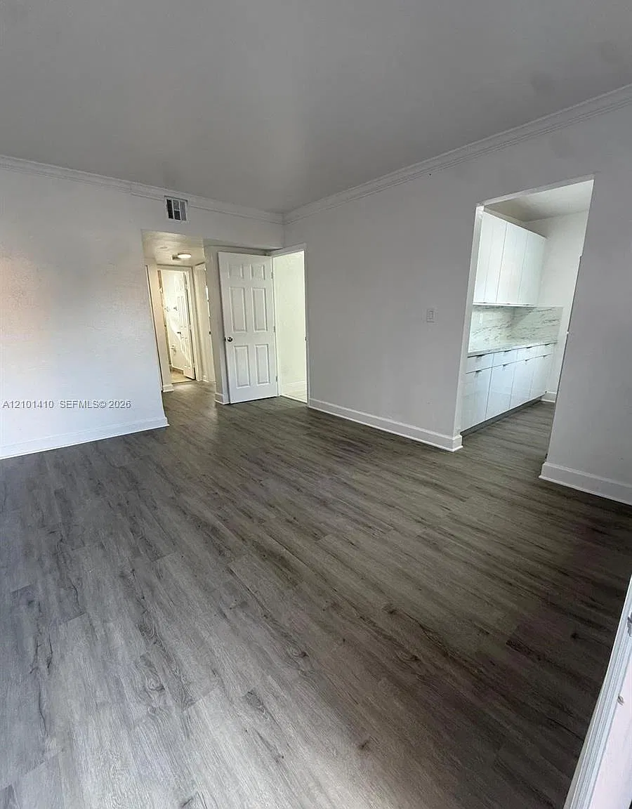 1245 W 24th St — Photo 1