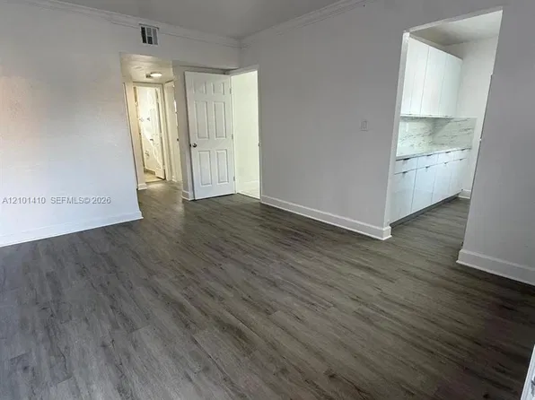 1245 W 24th St, Hialeah, FL