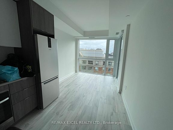 5th image of 60 Princess St #914