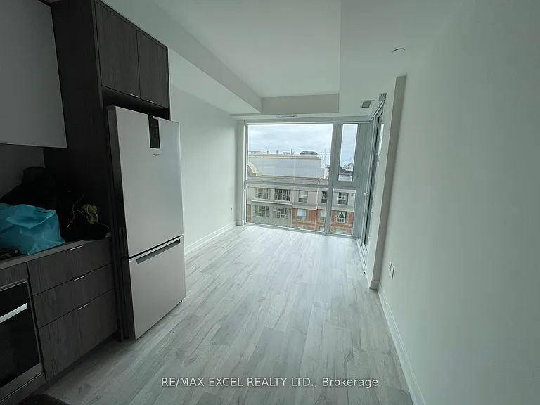 60 Princess St #914 — Photo 16