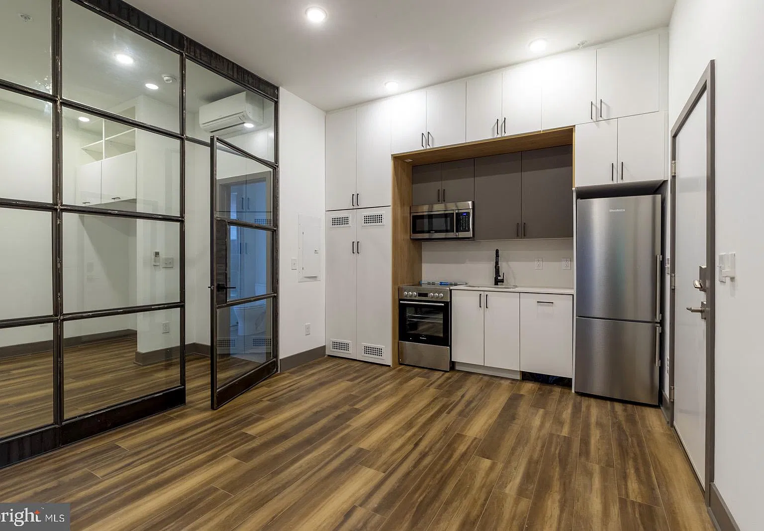 1 bed, 1.0 bath, $1,250 — Photo 3