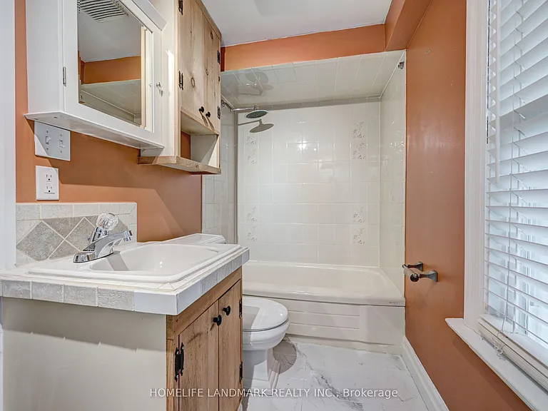 2174 New St — Photo 17