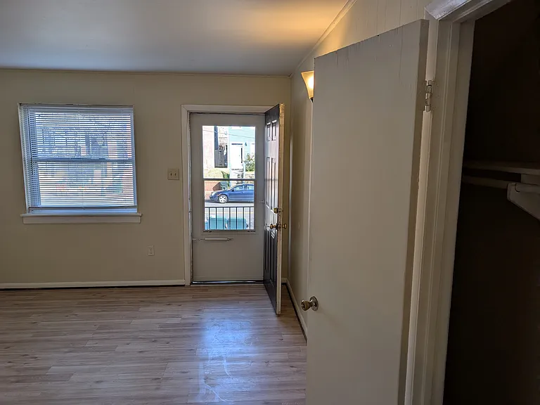 1421 W Clay St #1 — Photo 2