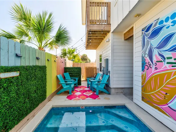 901 S 9th St #7, Pt Aransas, TX 78373
