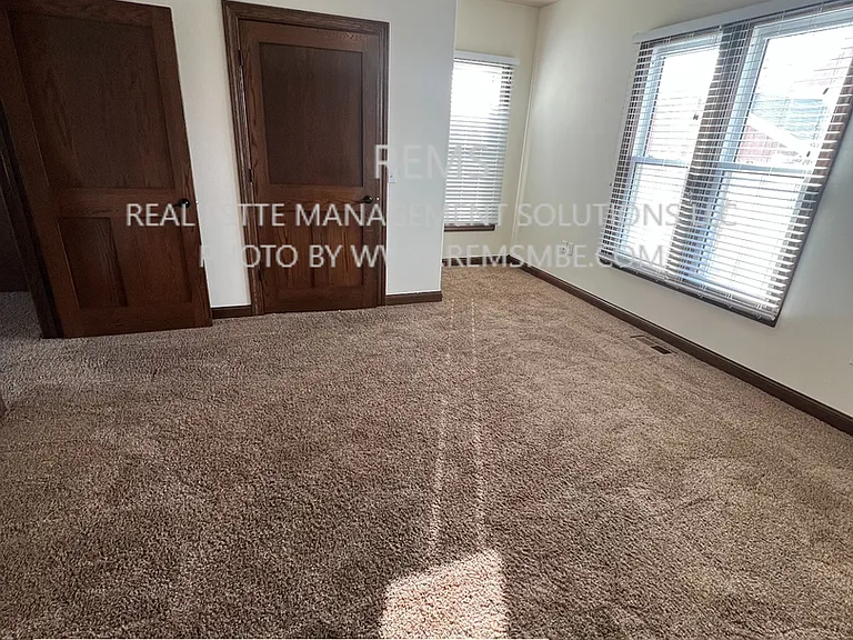 345 Laurel St #2 — Photo 10
