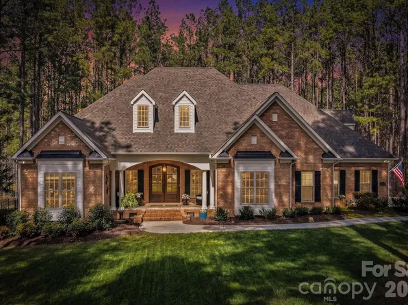 4950 River Hills Dr, Denver, NC 28037