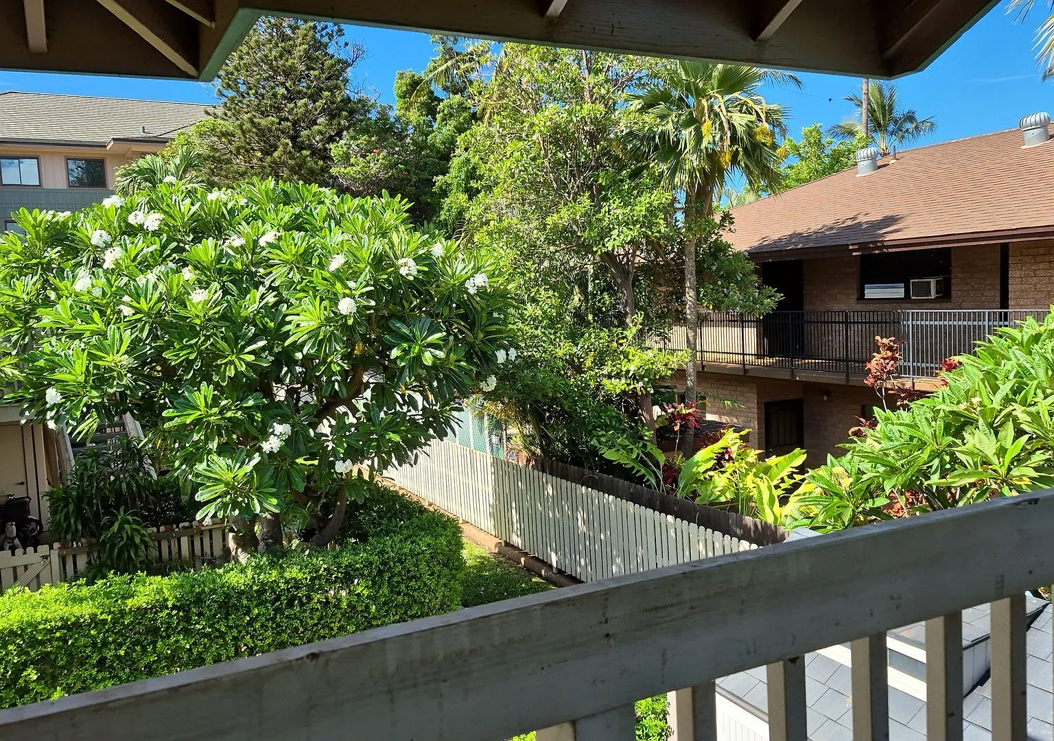 Avail. Now - Southpointe - 2 bed 1.5 bath partially furnished private upstairs unit with 2 parkin... — Photo 2