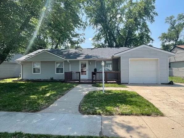 1205 Mayper Dr, Carter Lake, IA 51510