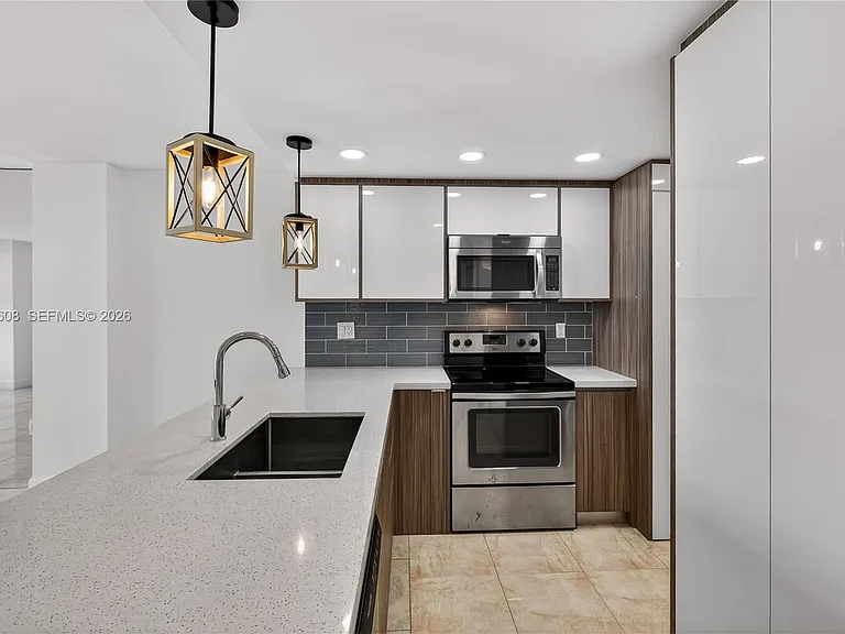 600 NE 36th St #1220 — Photo 19
