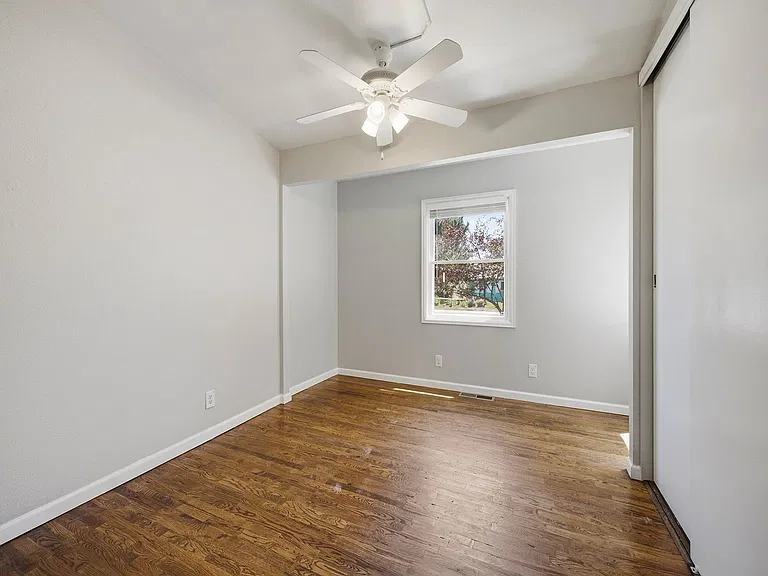2333 W 25th Street Rd — Photo 11