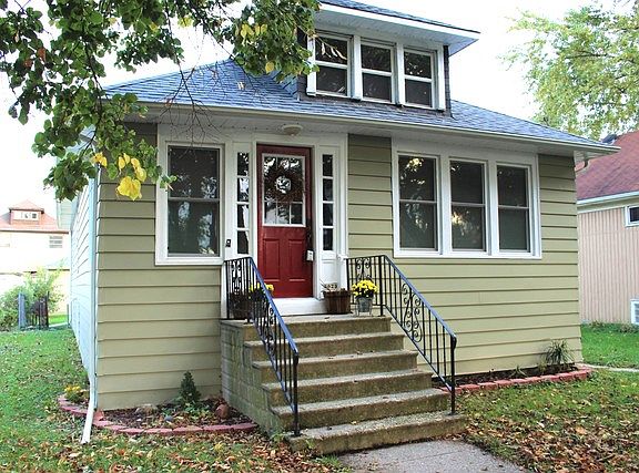 2nd image of 3023 Calwagner Ave
