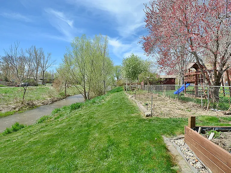 1403 Lefthand Dr — Photo 16