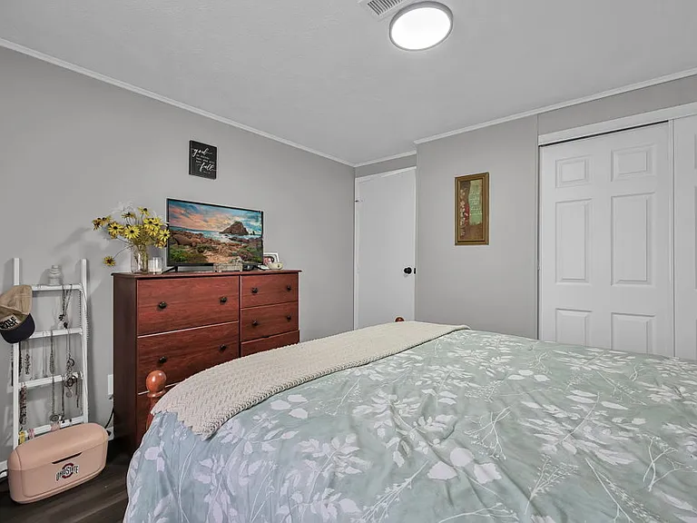 Woodgate Apartments — Photo 9