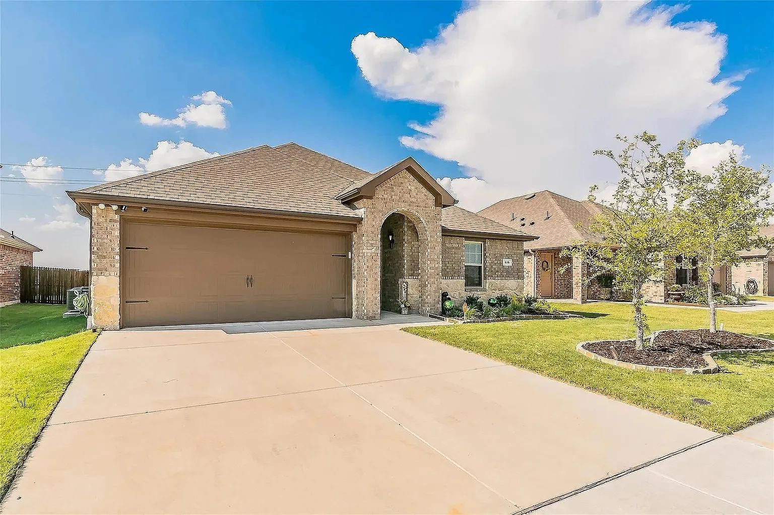 4 bed, 2.0 bath, 1592 sqft, $2,000 — Photo 2