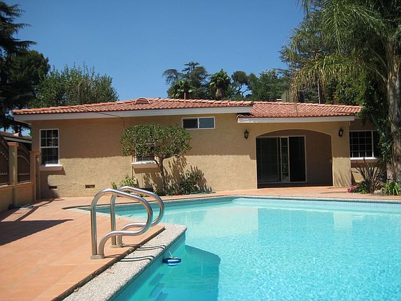 3rd image of 14174 Chandler Blvd