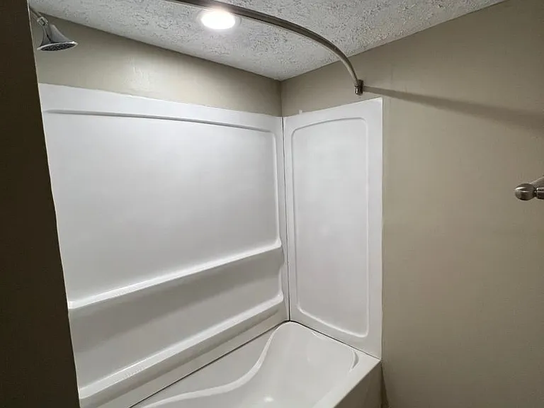 Cross Lakes Apartments — Photo 33