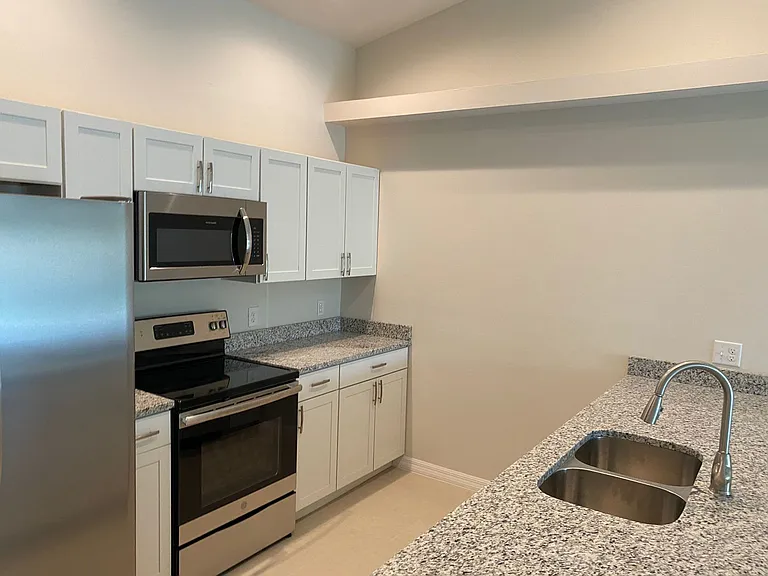 $250 move in special - 3 bedroom, 2 bath Duplex — Photo 5