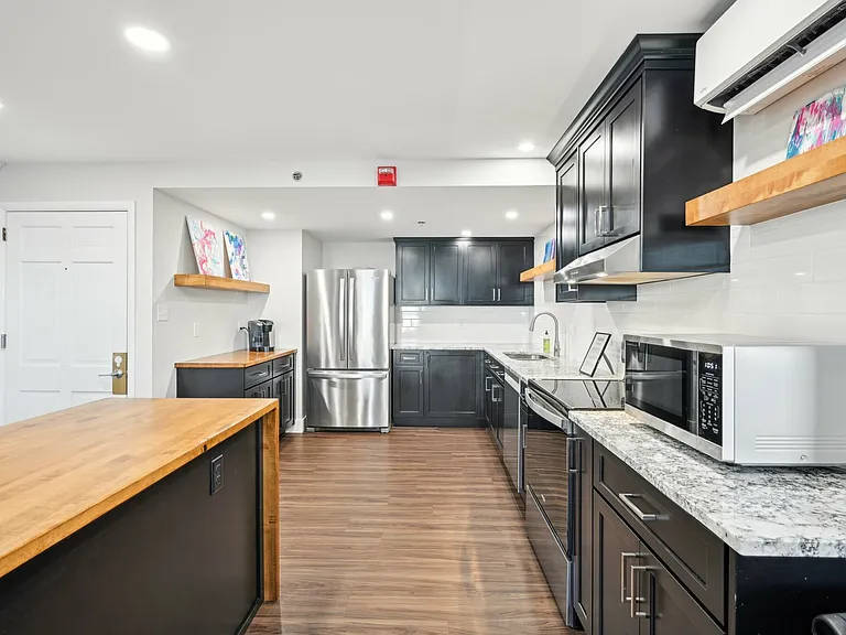 Building 1000 - Shared Kitchen & Common Area
