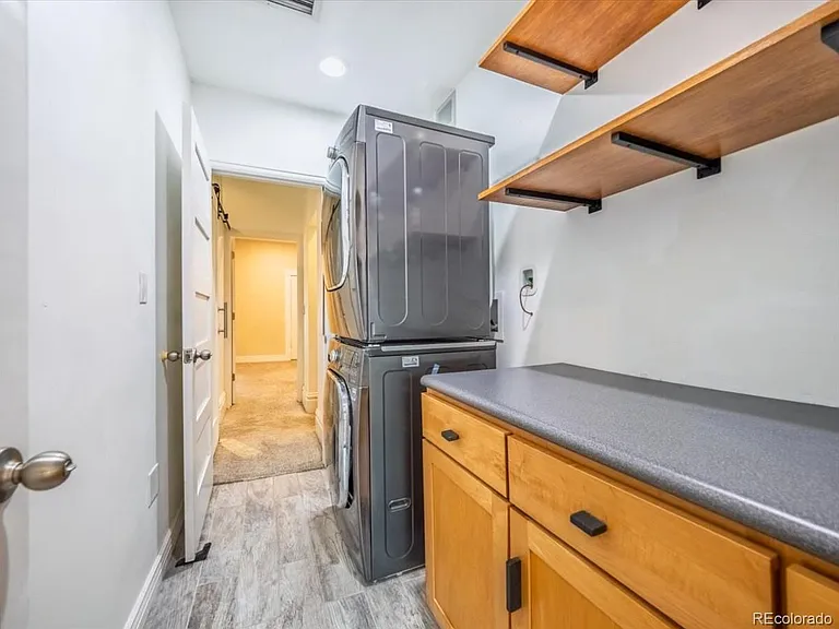2753 Champa St — Photo 32