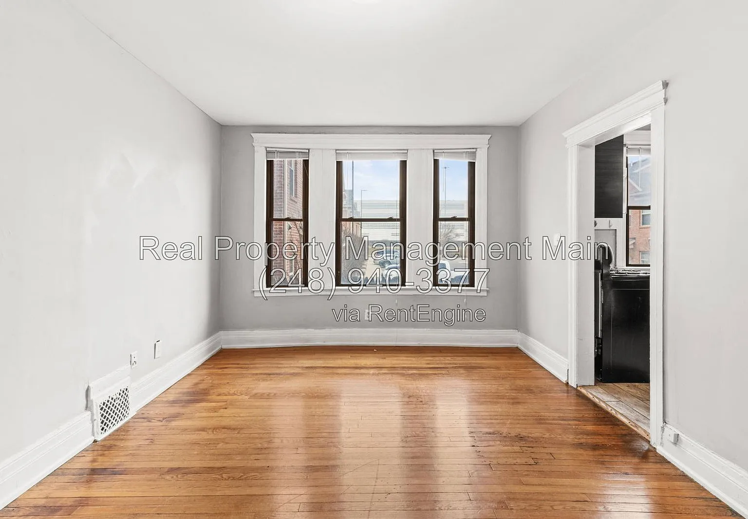 3 bed, 1.0 bath, 1100 sqft, $1,400 — Photo 2