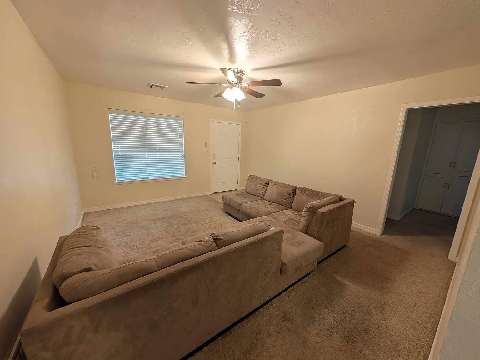 3 bed, 1060 sqft, $1,300 — Photo 4