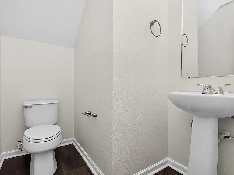 3928 Glory St — Photo 6