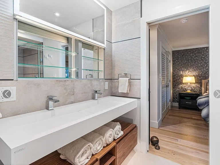 Main House Guest Bath