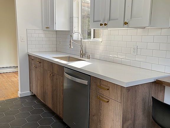 Kitchen (newly remodeled)