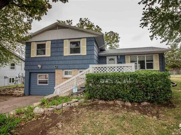 941 S Garfield St, Junction City, KS 66441