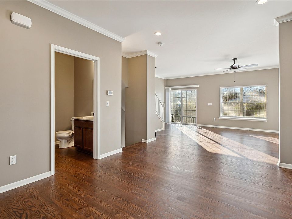 1st image of 22065 Parkview Dr