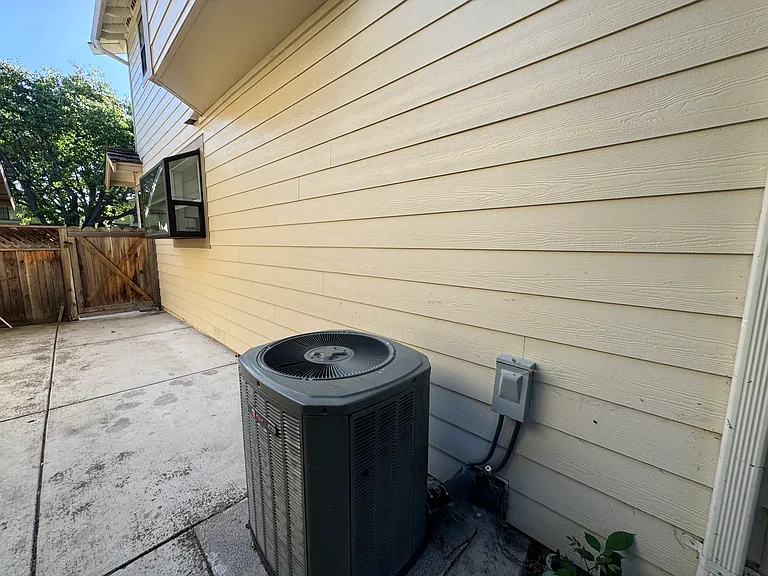 1870 Wembley Ct — Photo 28