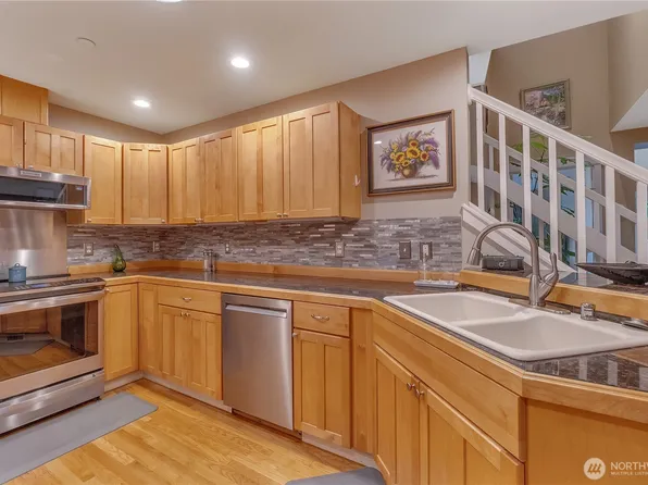 160 E SODERBERG RD #L-33, Allyn, WA 98524