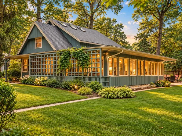 15 Ponchartrain Trl, Michiana Shores, IN 46360