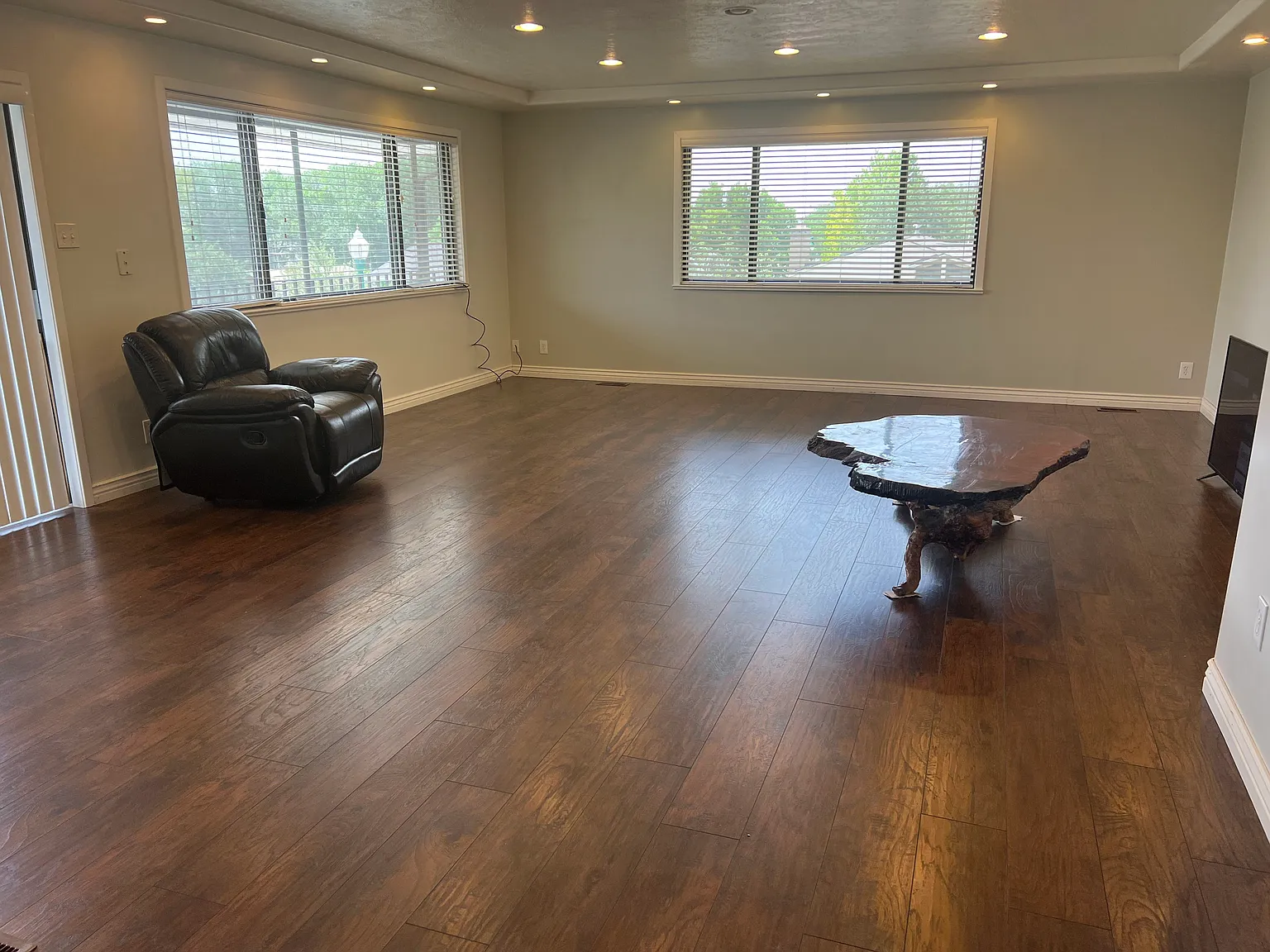 5 bed, 3600 sqft, $3,600 — Photo 1