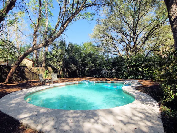 70 Meigs Dr, Shalimar, FL 32579