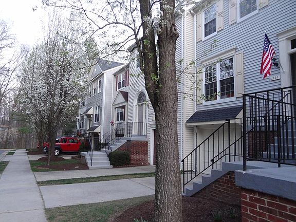 Well-Maintained Desirable Neighborhood