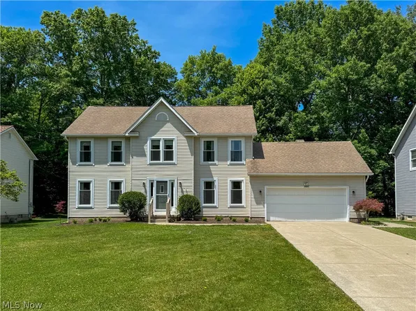 2057 Burning Tree Ln, Youngstown, OH 44505