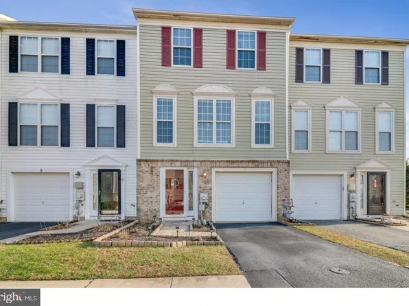 11 Carper St, Bear, DE 19701
