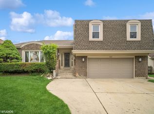 565 Cobblestone Ln, Buffalo Grove, IL