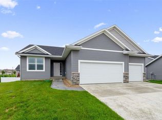 6414 Prairie Rose Cir SW, Cedar Rapids, IA 52404