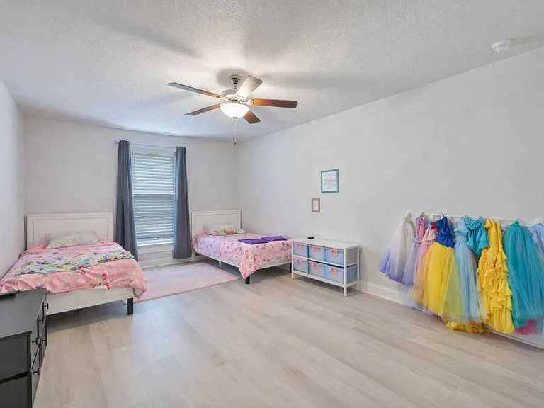 5833 Crestlake Dr — Photo 10