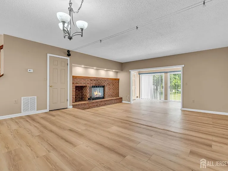 91 Chelsea Ct #14 — Photo 4