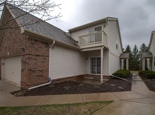 5270 S River Dr, Commerce Township, MI 48382