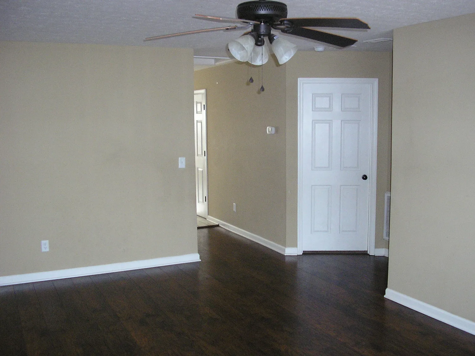 210 Crow Avenue — Photo 4