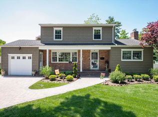 14 Adrienne Ct, Farmingdale, NY 11735
